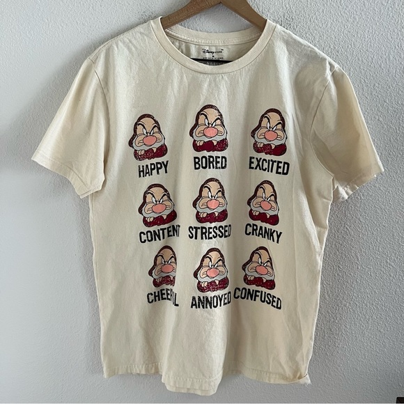 Disney Store Neutral Snow White Grumpy Moods Dwarfs Tee T-Shirt 100% Cotton M - Picture 1 of 5